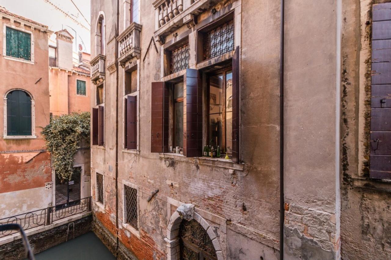 Fenice Backstage Over Canal Veneţia Exterior foto