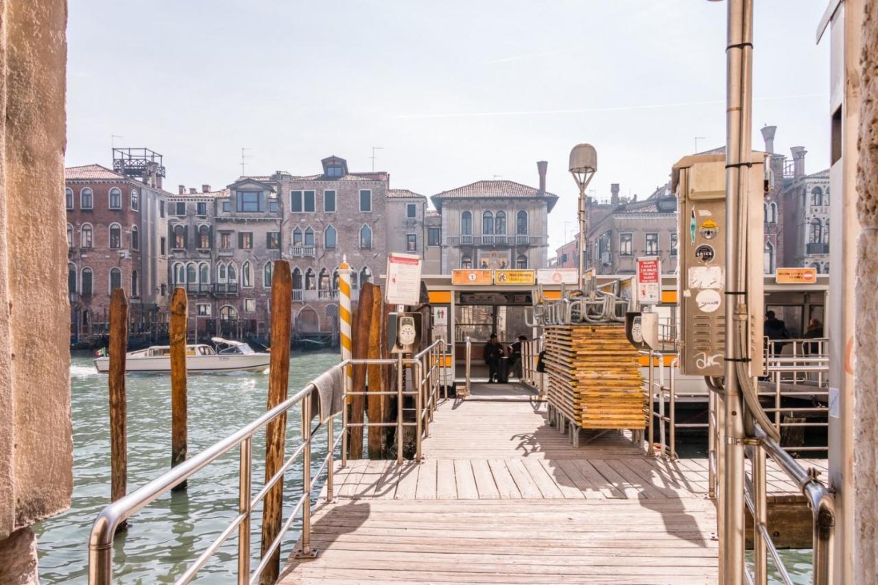 Fenice Backstage Over Canal Veneţia Exterior foto